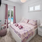 Tomichic With Swimming Pool Villa